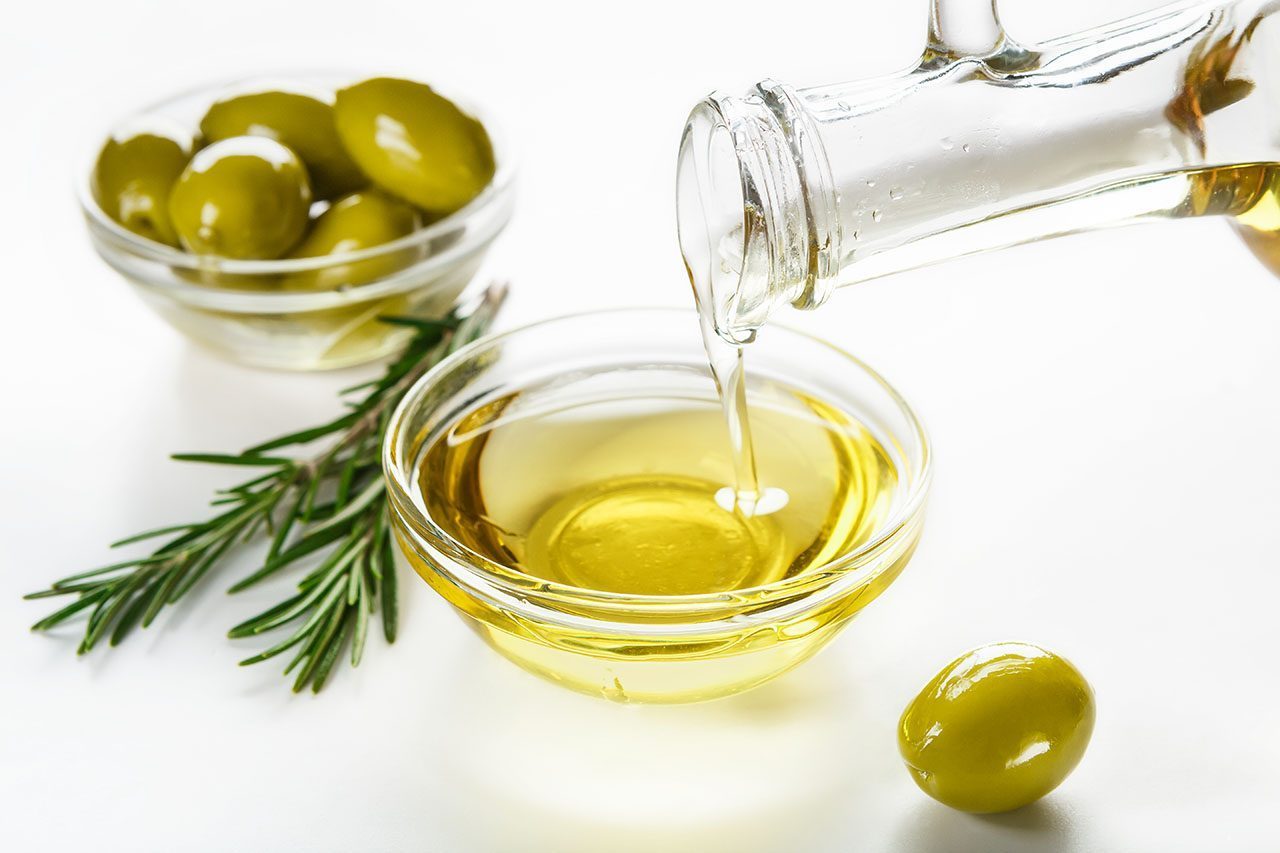https://faklaris.com.gr/app/uploads/2021/11/olive-oil-and-olives-in-bowls-2021-08-26-16-32-55-utc.jpg